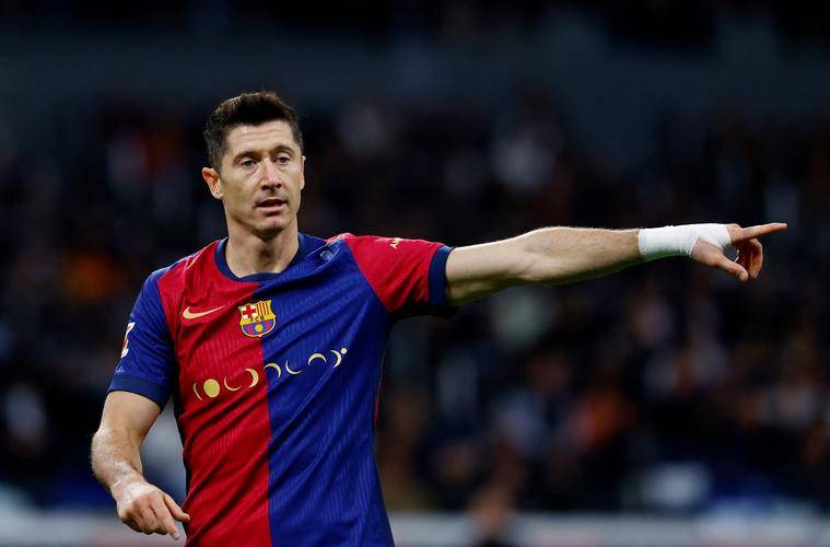 九游网页客户端-DWG不断突破！，莱万多夫斯基连续七场比赛得分超过重返赛场热度持续攀升(莱万9分钟5球全场回放)