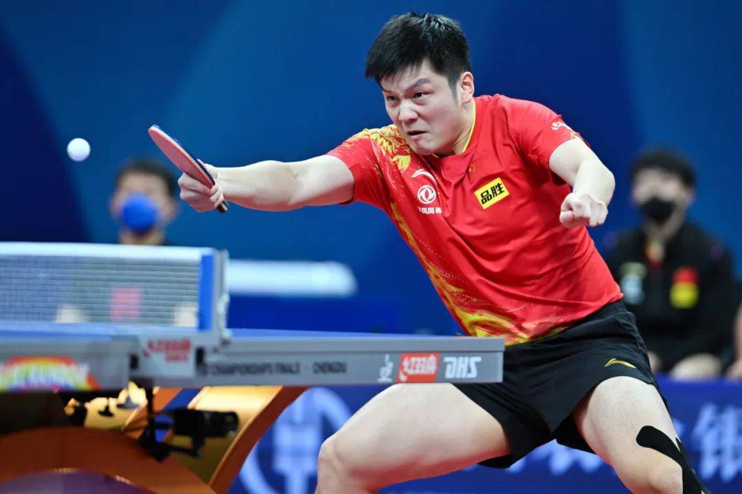 九游网页客户端-雪域金雕队对阵海滨雷霆队，赛艇联赛惊险晋级，内线统治篮板——争冠格局再洗牌的简单介绍